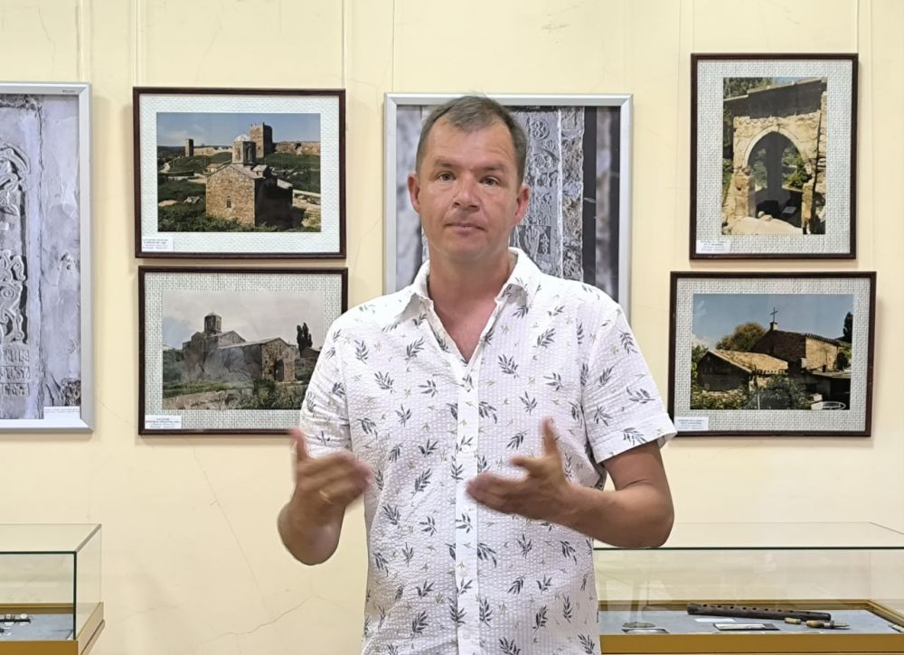 В Крымском этнографическом музее состоялась презентация книги известного крымского краеведа Ивана Коваленко «Привет из Симферополя» В Крымском этнографическом музее состоялась презентация книги известного крымского краеведа Ивана Коваленко «Привет из Симферополя»