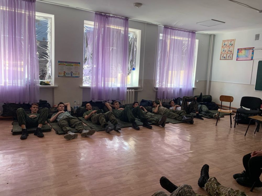 Василий Грабован: Вчера пообщадся с ребятами, которые проходят военно-полевые учебные сборы на базе Пятихатской школы Василий Грабован: Вчера пообщадся с ребятами, которые проходят военно-полевые учебные сборы на базе Пятихатской школы