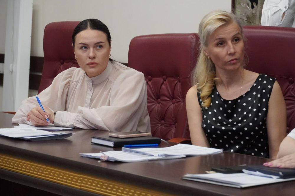 #городские_новости. Министр имущественных и земельных отношений Республики Крым Лариса КУЛИНИЧ провела приём граждан в администрации города Керчи #городские_новости. Министр имущественных и земельных отношений Республики Крым Лариса КУЛИНИЧ провела приём граждан в администрации города Керчи