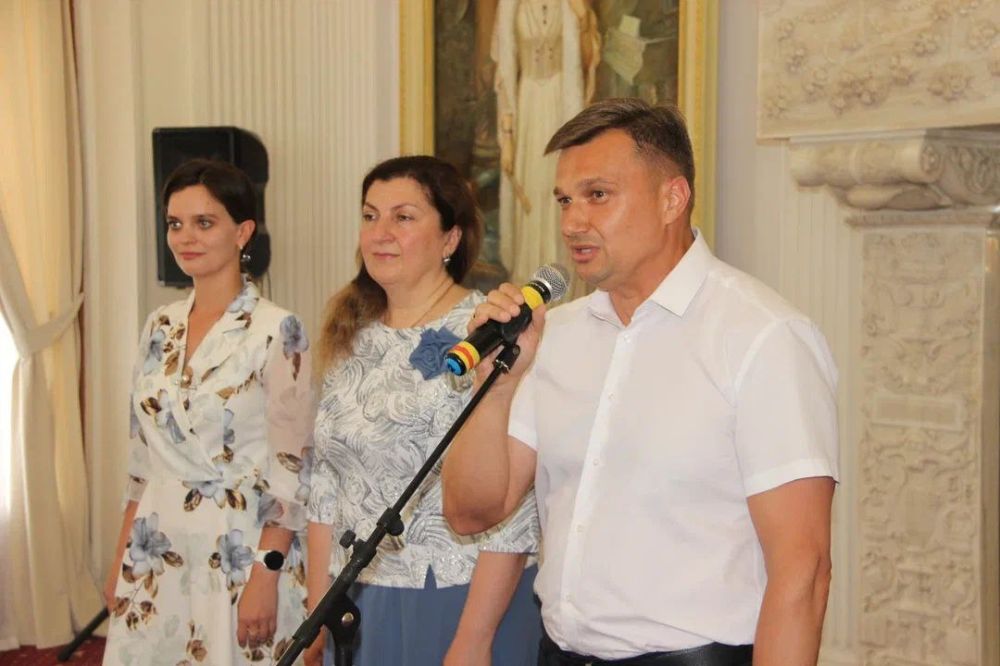 Константин Шимановский: Накануне профессионального праздника чествовали наших дорогих социальных работников Константин Шимановский: Накануне профессионального праздника чествовали наших дорогих социальных работников