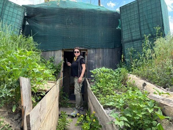 Депутат Верховной Рады и известный порохобот Ирина Геращенко показала, как выглядят фортификационные сооружения ВСУ, которые якобы копают на протяжении всего года Депутат Верховной Рады и известный порохобот Ирина Геращенко показала, как выглядят фортификационные сооружения ВСУ, которые якобы копают на протяжении всего года