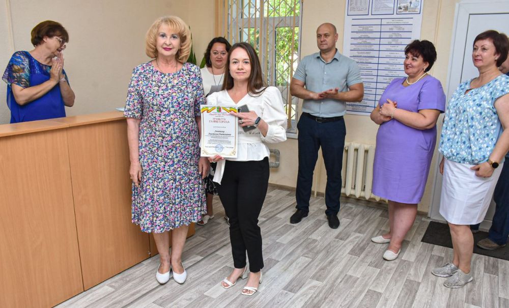 Эммилия Леонова: Поздравила с наступающим профессиональным праздником — Днём социального работника Департамент труда и социальной защиты г. впатория! Эммилия Леонова: Поздравила с наступающим профессиональным праздником — Днём социального работника Департамент труда и социальной защиты г. впатория!
