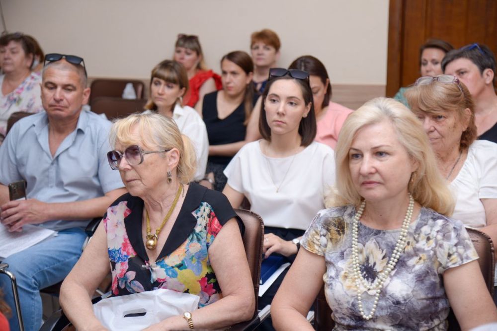 Эммилия Леонова: Поприветствовала участников семинара на тему: «Отчетно-выборная компания в территориальных, первичных... Эммилия Леонова: Поприветствовала участников семинара на тему: «Отчетно-выборная компания в территориальных, первичных...