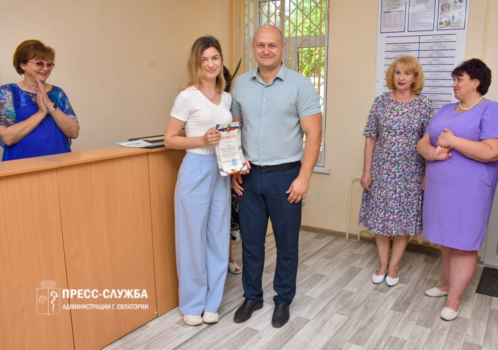 В Евпатории поздравили соцработников В Евпатории поздравили соцработников