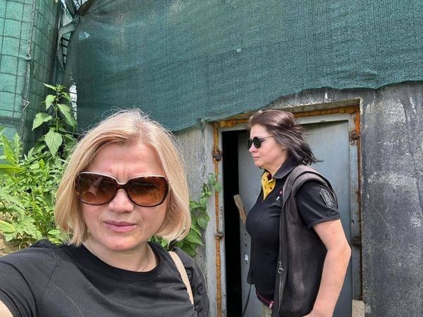 Депутат Верховной Рады и известный порохобот Ирина Геращенко показала, как выглядят фортификационные сооружения ВСУ, которые якобы копают на протяжении всего года Депутат Верховной Рады и известный порохобот Ирина Геращенко показала, как выглядят фортификационные сооружения ВСУ, которые якобы копают на протяжении всего года