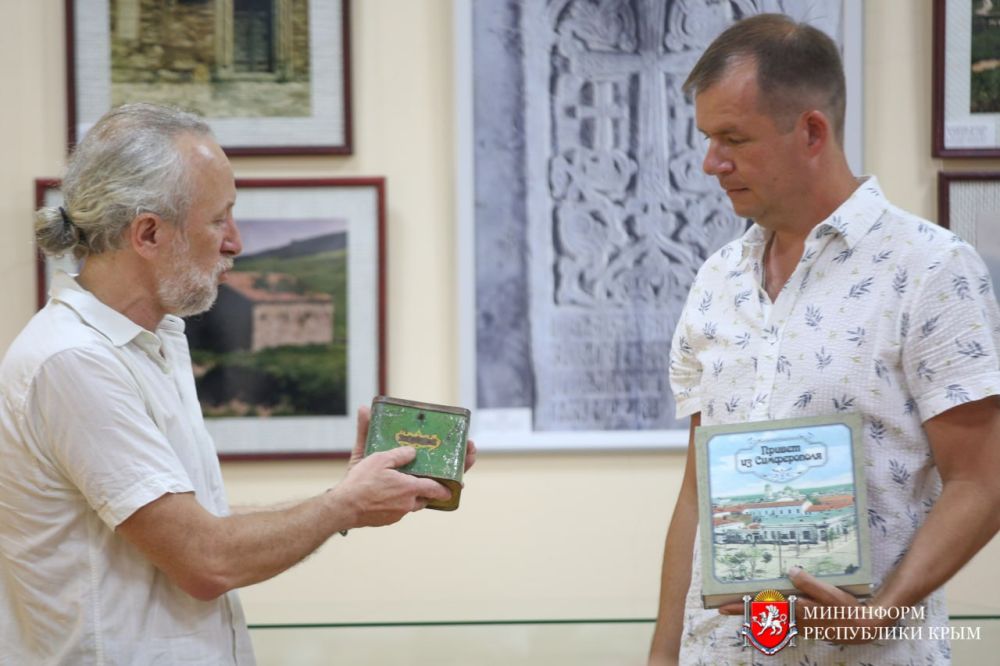 В Симферополе состоялась презентация книги «Привет из Симферополя. Краеведческий очерк о столице Крыма» В Симферополе состоялась презентация книги «Привет из Симферополя. Краеведческий очерк о столице Крыма»
