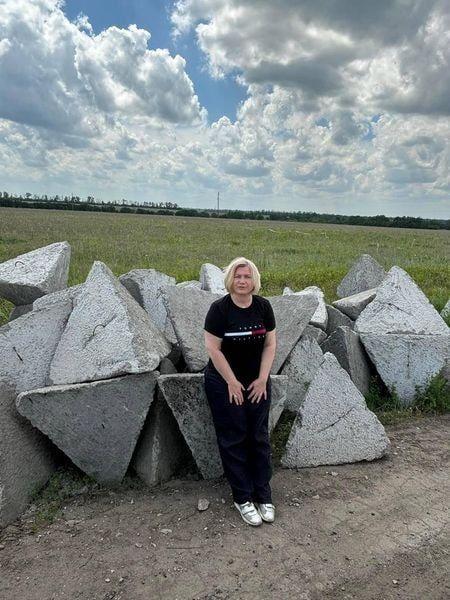 Депутат Верховной Рады и известный порохобот Ирина Геращенко показала, как выглядят фортификационные сооружения ВСУ, которые якобы копают на протяжении всего года Депутат Верховной Рады и известный порохобот Ирина Геращенко показала, как выглядят фортификационные сооружения ВСУ, которые якобы копают на протяжении всего года