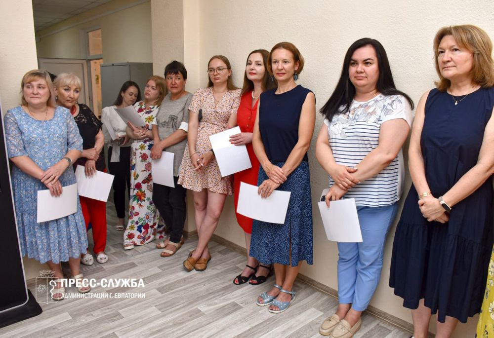 В Евпатории поздравили соцработников В Евпатории поздравили соцработников