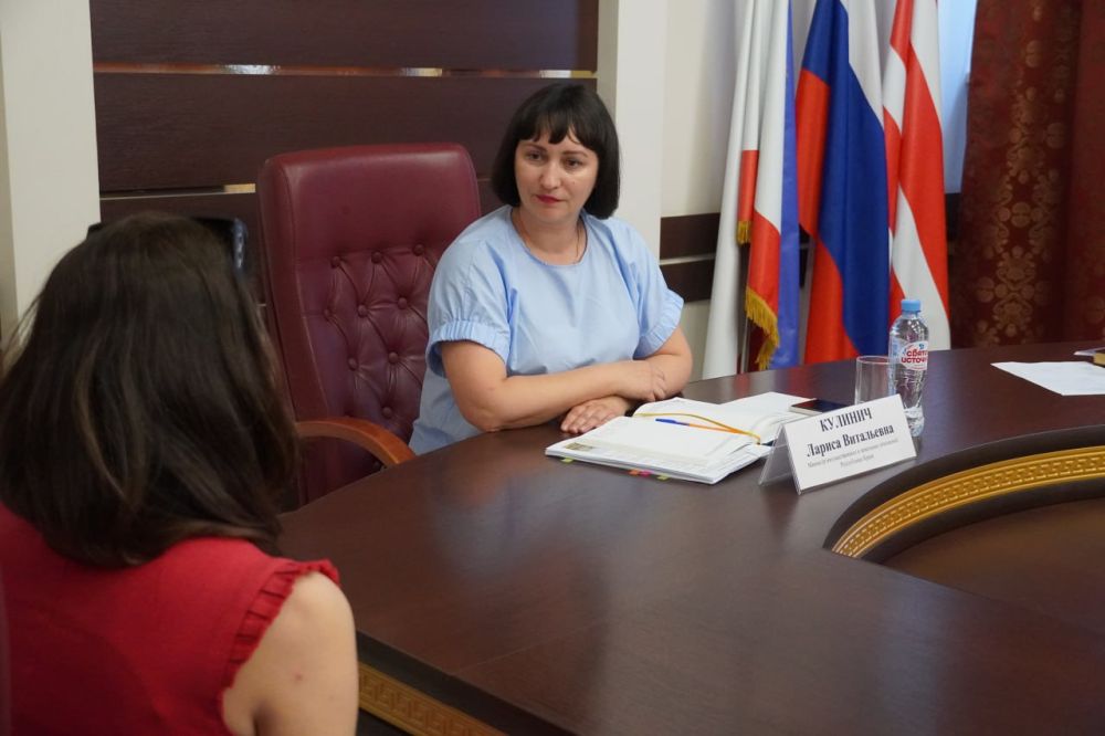 #городские_новости. Министр имущественных и земельных отношений Республики Крым Лариса КУЛИНИЧ провела приём граждан в администрации города Керчи #городские_новости. Министр имущественных и земельных отношений Республики Крым Лариса КУЛИНИЧ провела приём граждан в администрации города Керчи