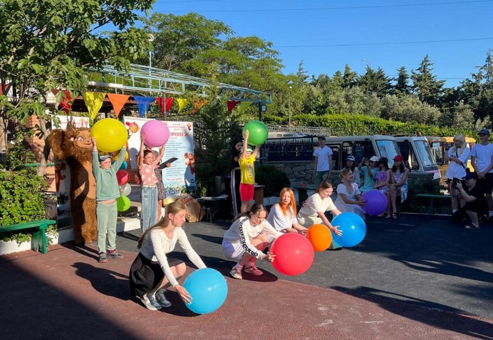 В рамках акции «Безопасные каникулы» сотрудники полиции Ялты продолжают правовые беседы со школьниками В рамках акции «Безопасные каникулы» сотрудники полиции Ялты продолжают правовые беседы со школьниками