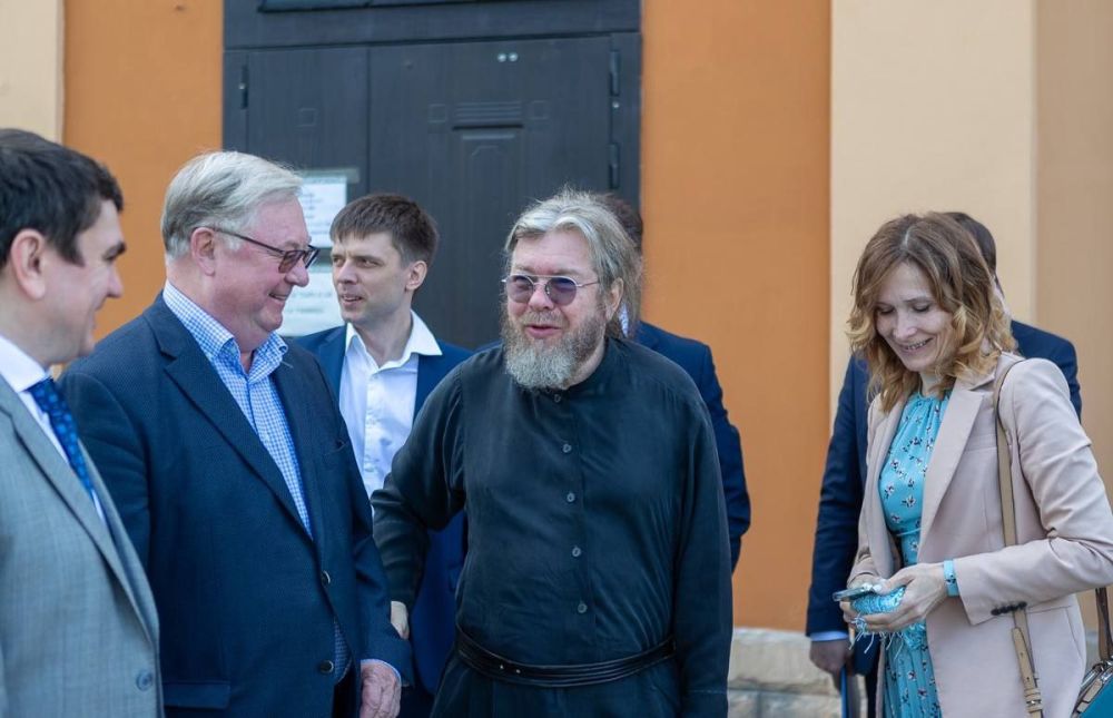 Замминистра Юрий Гордеев осмотрел реконструкцию территорий г. Печоры Замминистра Юрий Гордеев осмотрел реконструкцию территорий г. Печоры