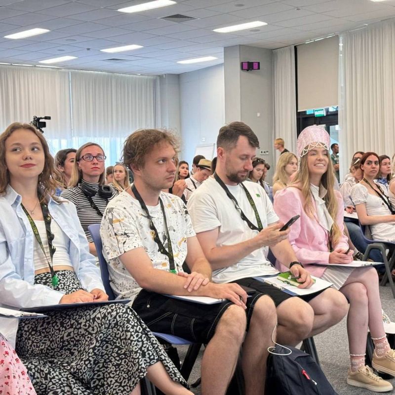 Мастерская медиаконтента от Школы RT @RTschool стартовала в арт-кластере «Таврида» в Крыму Мастерская медиаконтента от Школы RT @RTschool стартовала в арт-кластере «Таврида» в Крыму