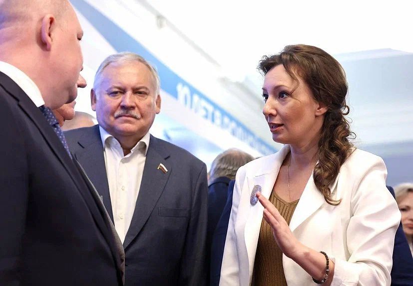 Анна Кузнецова: Выставку, посвященную 10-летию воссоединения Республики Крым и Севастополя с Россией открыли в Госдуме вместе с участниками этого исторического события в канун Дня России Анна Кузнецова: Выставку, посвященную 10-летию воссоединения Республики Крым и Севастополя с Россией открыли в Госдуме вместе с участниками этого исторического события в канун Дня России