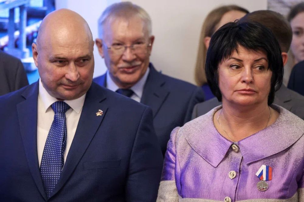Анна Кузнецова: Выставку, посвященную 10-летию воссоединения Республики Крым и Севастополя с Россией открыли в Госдуме вместе с участниками этого исторического события в канун Дня России Анна Кузнецова: Выставку, посвященную 10-летию воссоединения Республики Крым и Севастополя с Россией открыли в Госдуме вместе с участниками этого исторического события в канун Дня России
