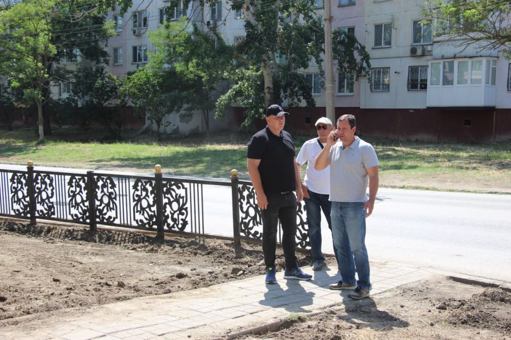 #ЖКХ_и_строительство. «Занижаем газоны, обрезаем сухие ветки, формируем щебневые парковочные места» #ЖКХ_и_строительство. «Занижаем газоны, обрезаем сухие ветки, формируем щебневые парковочные места»