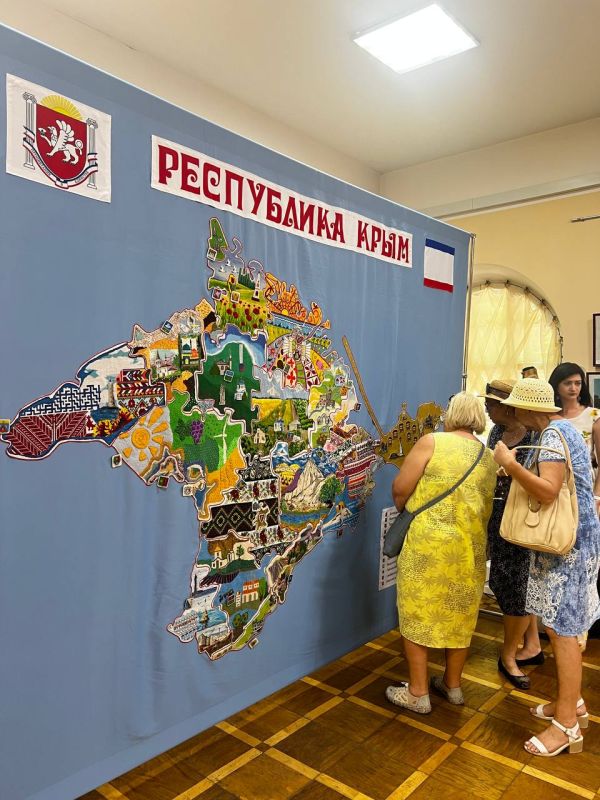 Крымские мастера вышили карту полуострова Крымские мастера вышили карту полуострова