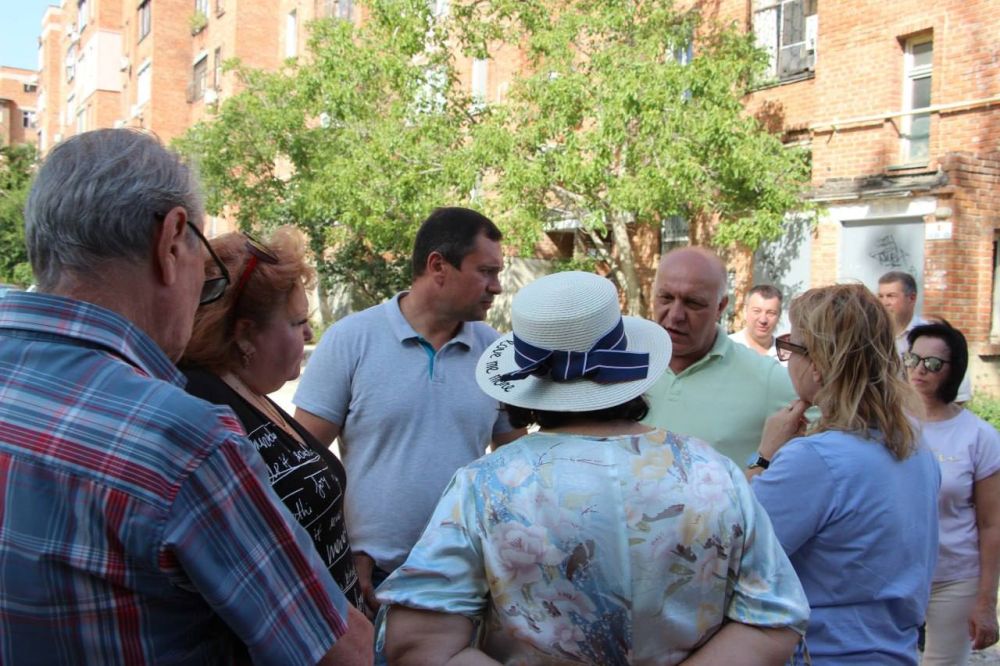 #в_диалоге_с_керчанами. Во дворе по ул. амойленко, 10 и ул. арла Маркса,10 прошла встреча с жителями #в_диалоге_с_керчанами. Во дворе по ул. амойленко, 10 и ул. арла Маркса,10 прошла встреча с жителями