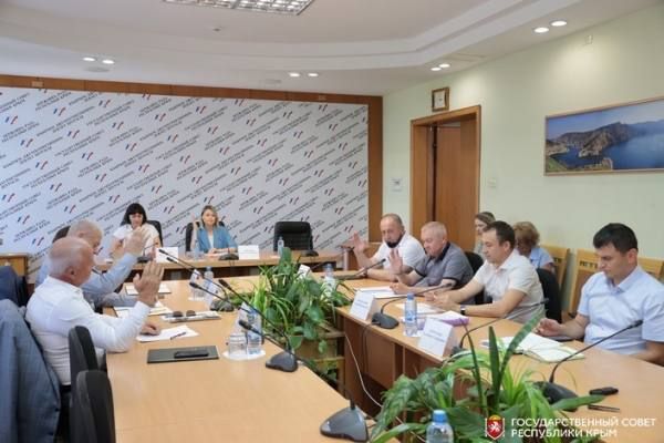 Комитет по имущественным и земельным отношениям на своем заседании, которое провела его председатель Евгения Добрыня, рассмотрел и поддержал решение, касающееся вопросов управления республиканской собственностью Комитет по имущественным и земельным отношениям на своем заседании, которое провела его председатель Евгения Добрыня, рассмотрел и поддержал решение, касающееся вопросов управления республиканской собственностью