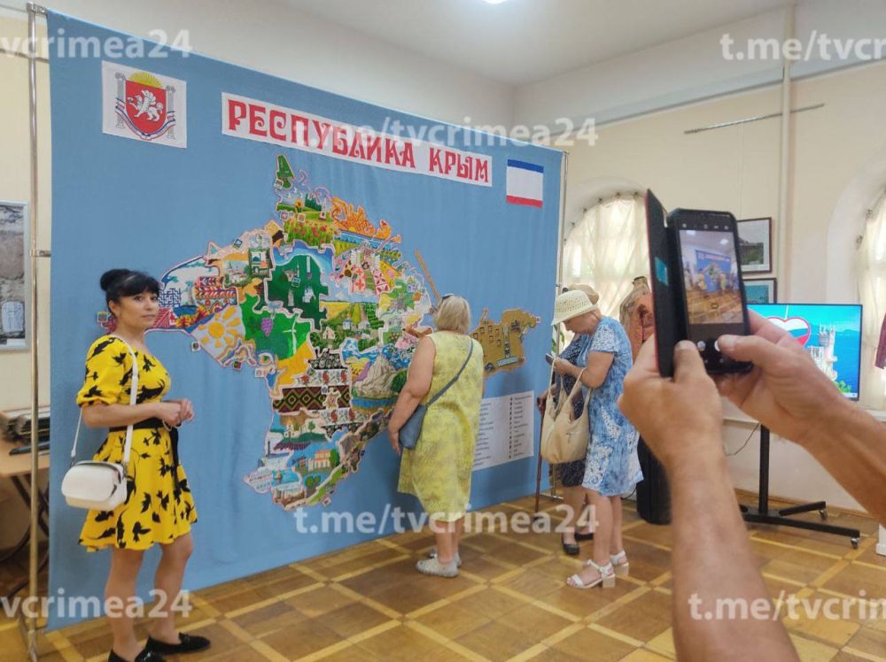 В Симферополе презентовали проект «Вышитая карта Крыма» В Симферополе презентовали проект «Вышитая карта Крыма»
