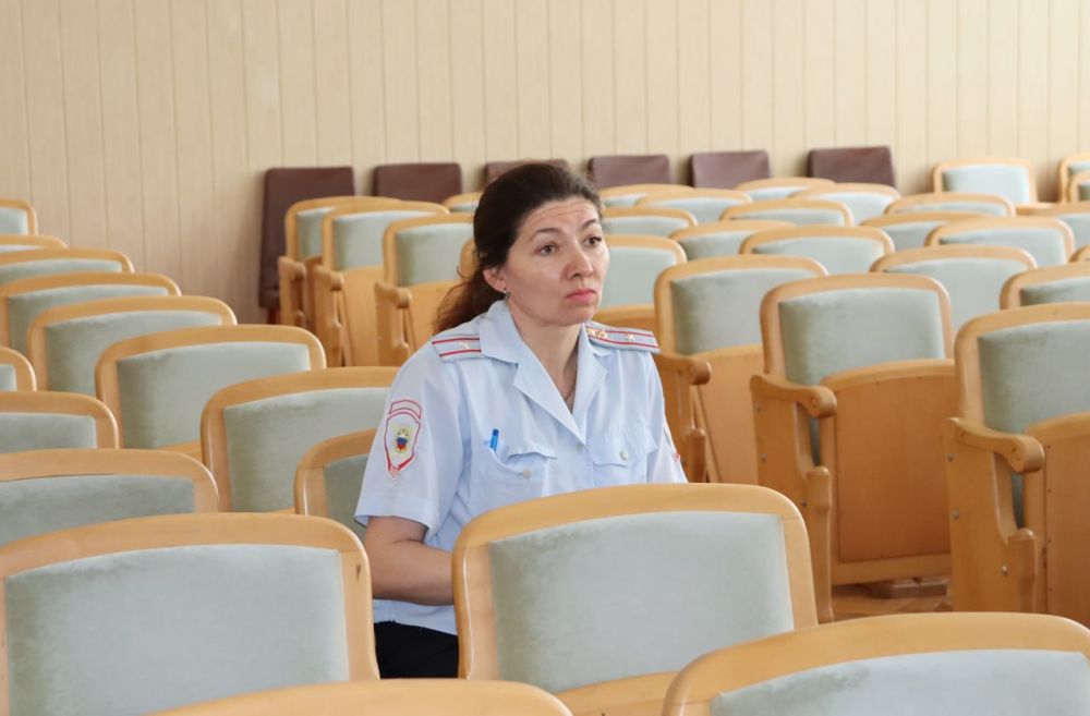 11 июня, под председательством заместителя главы администрации Симферопольского района Юрченко И.С., состоялось заседание комиссии по делам несовершеннолетних и защите их прав 11 июня, под председательством заместителя главы администрации Симферопольского района Юрченко И.С., состоялось заседание комиссии по делам несовершеннолетних и защите их прав