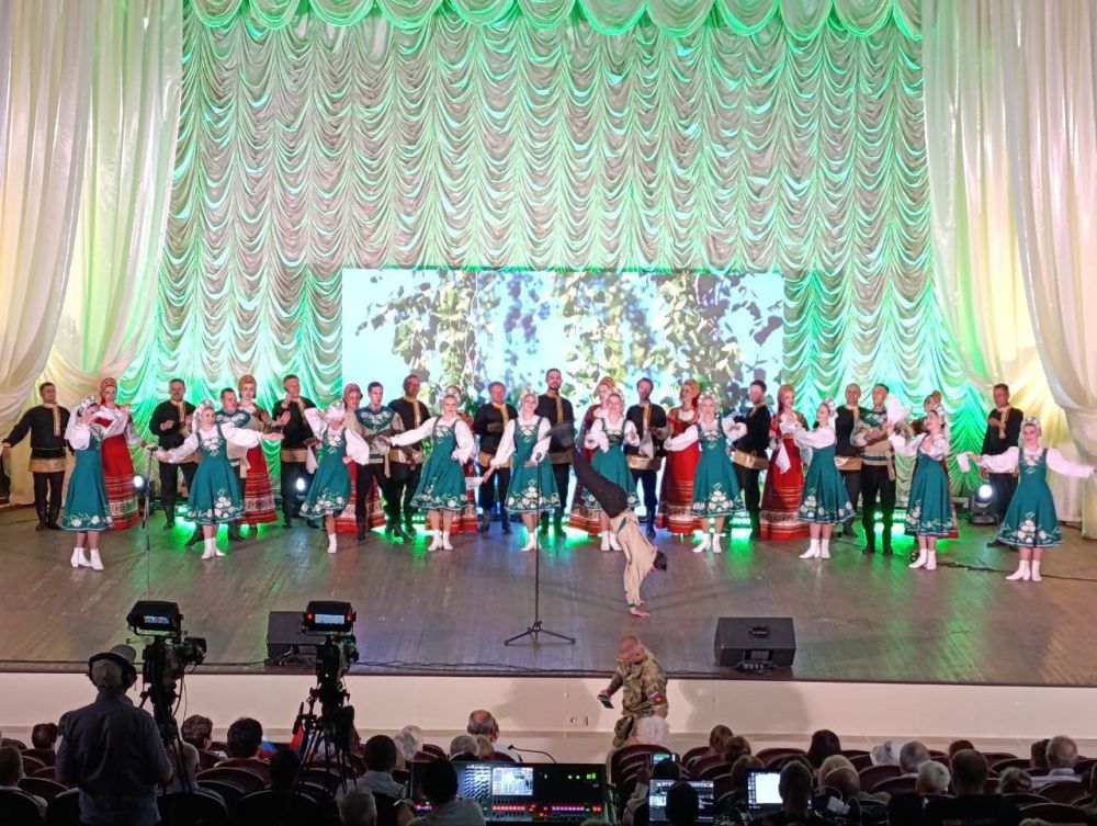В Симферопольском музыкальном училище им. . . айковского состоялся праздничный концерт, посвященный Дню России В Симферопольском музыкальном училище им. . . айковского состоялся праздничный концерт, посвященный Дню России