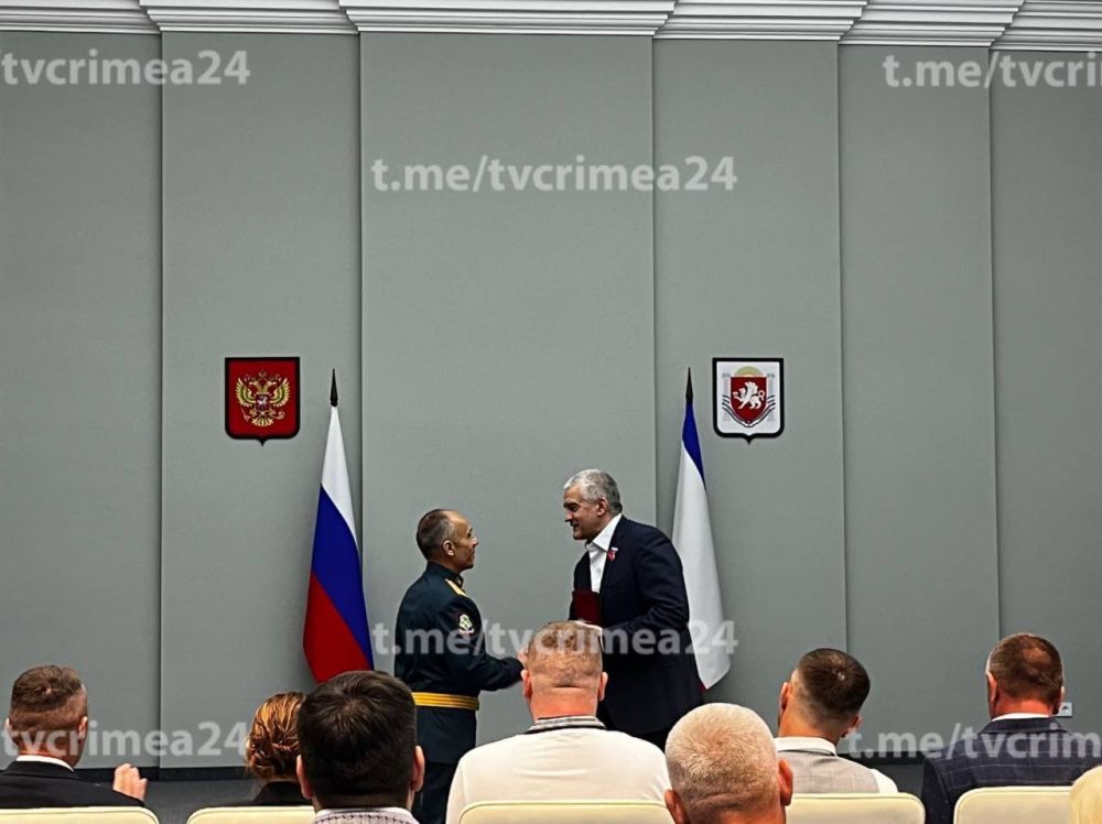 14 крымчан получили свои первые паспорта 14 крымчан получили свои первые паспорта