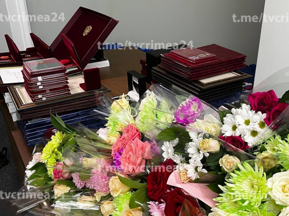 14 крымчан получили свои первые паспорта 14 крымчан получили свои первые паспорта