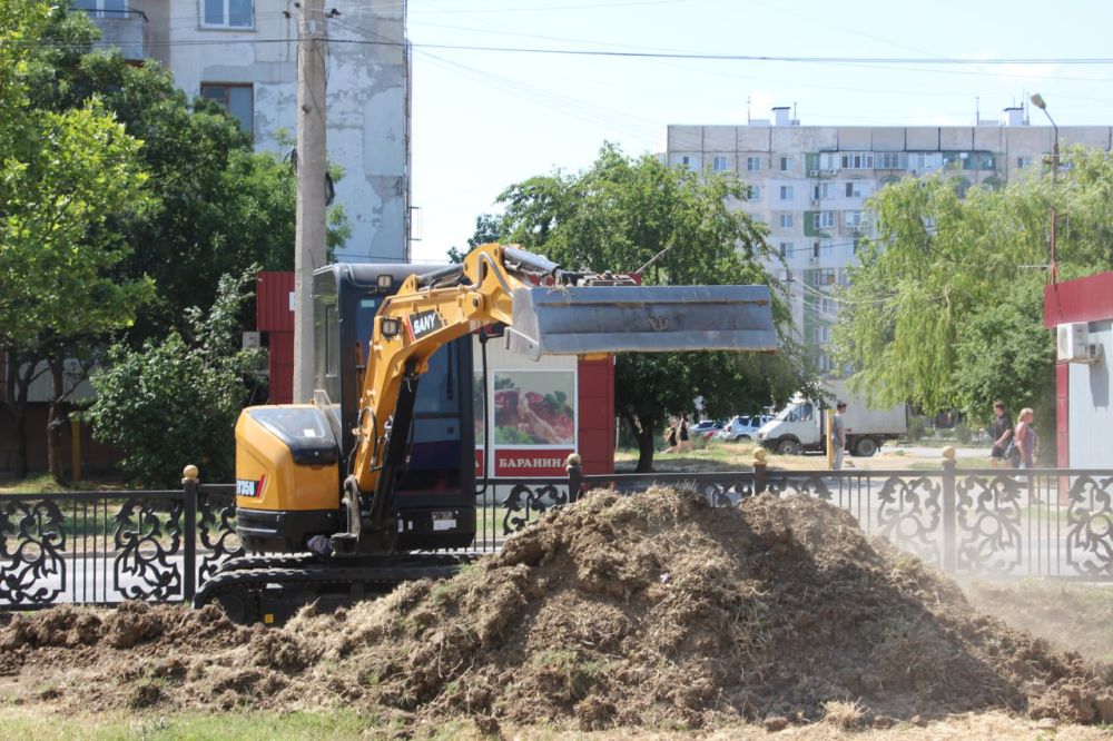 Святослав Брусаков: #ЖКХ_и_строительство. В городе продолжаются работы по занижению газонов. Они проводятся по поручению Главы Крыма Сергея АКСЁНОВА Святослав Брусаков: #ЖКХ_и_строительство. В городе продолжаются работы по занижению газонов. Они проводятся по поручению Главы Крыма Сергея АКСЁНОВА