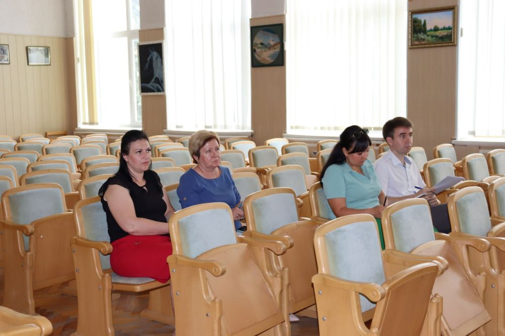 11 июня, под председательством заместителя главы администрации Симферопольского района Юрченко И.С., состоялось заседание комиссии по делам несовершеннолетних и защите их прав 11 июня, под председательством заместителя главы администрации Симферопольского района Юрченко И.С., состоялось заседание комиссии по делам несовершеннолетних и защите их прав