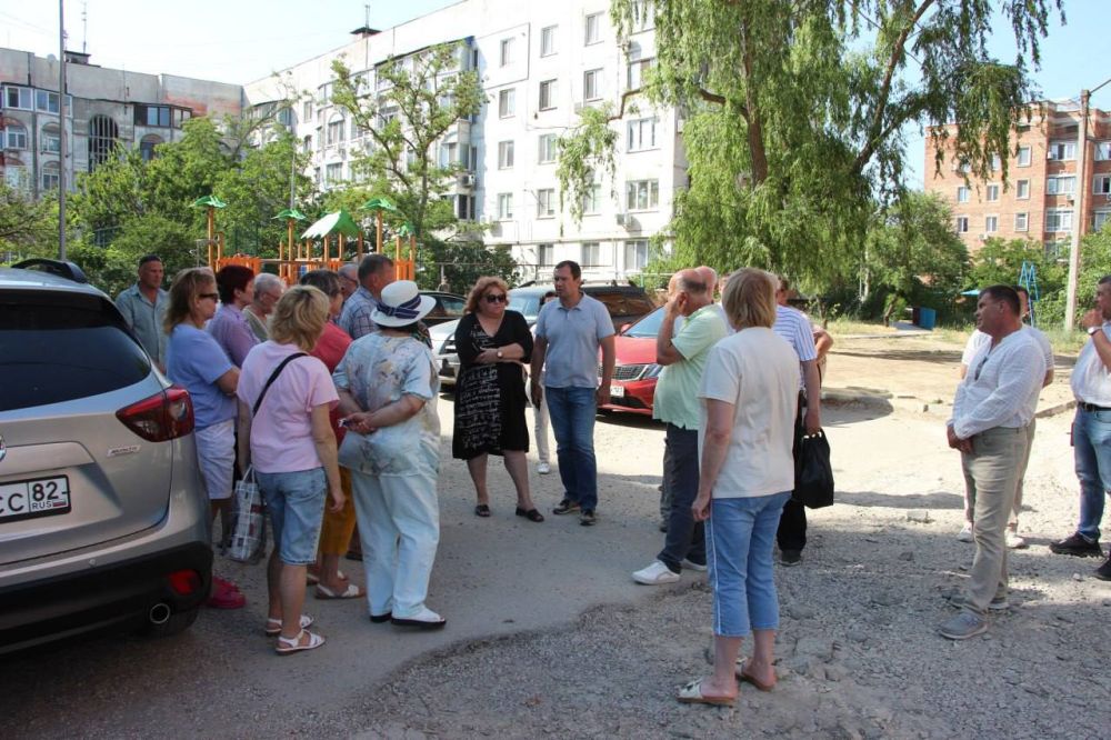 #в_диалоге_с_керчанами. Во дворе по ул. амойленко, 10 и ул. арла Маркса,10 прошла встреча с жителями #в_диалоге_с_керчанами. Во дворе по ул. амойленко, 10 и ул. арла Маркса,10 прошла встреча с жителями