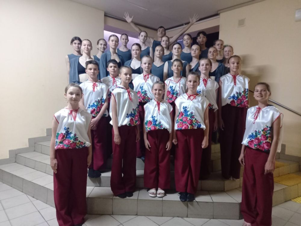 8 - 9 июня в городе Симферополе обучающиеся хореографической студии «Маленький сюрприз» приняли участие в чемпионате... 8 - 9 июня в городе Симферополе обучающиеся хореографической студии «Маленький сюрприз» приняли участие в чемпионате...