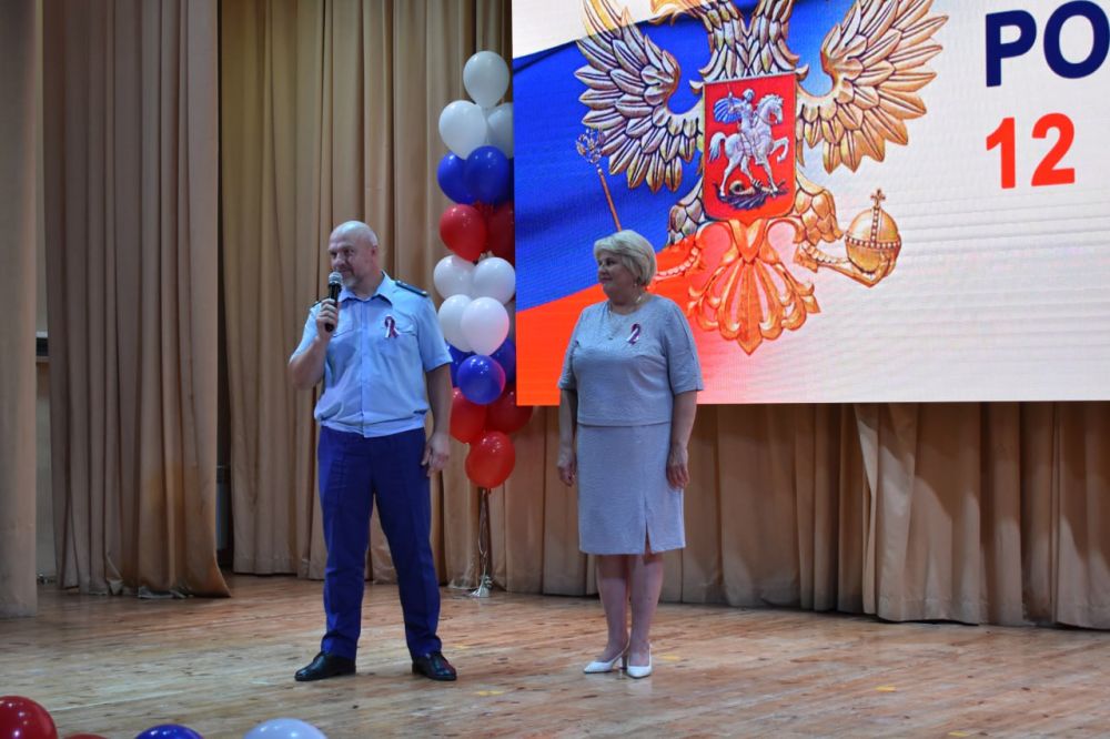 Галина Огнёва: Сегодня в доме творчества «Подмосковье» приняла участие в торжественном мероприятии, посвященном Дню России Галина Огнёва: Сегодня в доме творчества «Подмосковье» приняла участие в торжественном мероприятии, посвященном Дню России
