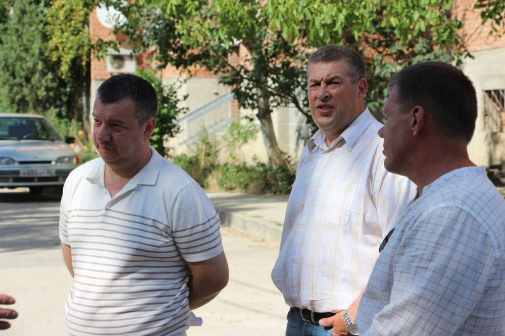 #в_диалоге_с_керчанами. Во дворе по ул. амойленко, 10 и ул. арла Маркса,10 прошла встреча с жителями #в_диалоге_с_керчанами. Во дворе по ул. амойленко, 10 и ул. арла Маркса,10 прошла встреча с жителями