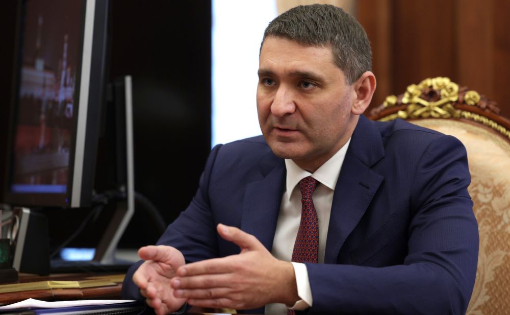 Владимир Путин провел рабочую встречу с генеральным директором, председателем правления ПАО «Россети» Андреем Рюминым Владимир Путин провел рабочую встречу с генеральным директором, председателем правления ПАО «Россети» Андреем Рюминым