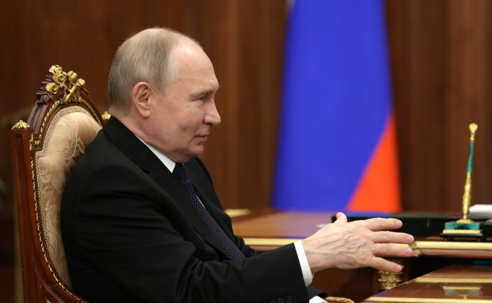 Владимир Путин провел рабочую встречу с генеральным директором, председателем правления ПАО «Россети» Андреем Рюминым Владимир Путин провел рабочую встречу с генеральным директором, председателем правления ПАО «Россети» Андреем Рюминым