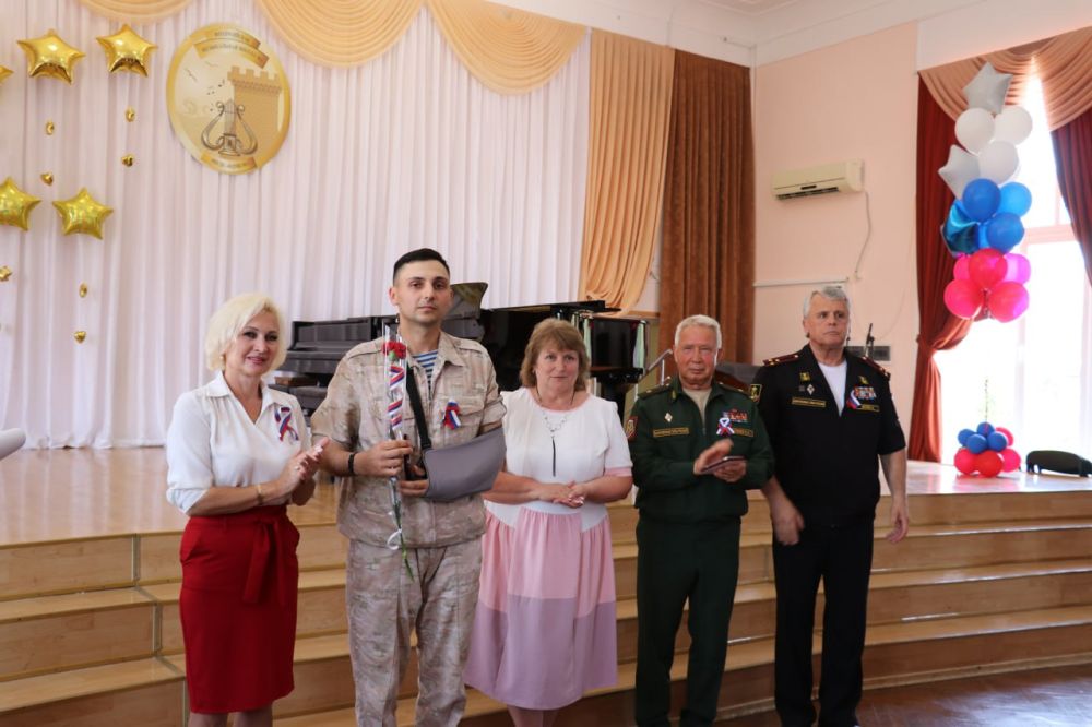«Дети Героев». В рамках проекта по поощрению детей военнослужащих сегодня впервые состоялось вручение медалей детям погибших... «Дети Героев». В рамках проекта по поощрению детей военнослужащих сегодня впервые состоялось вручение медалей детям погибших...
