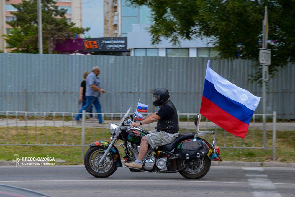 Евпатория отмечает День России Евпатория отмечает День России