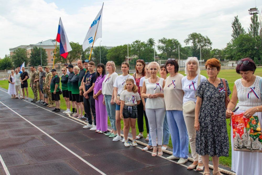 Александр Овдиенко: Вместе с жителями города осуществили торжественный подъём Государственного флага России Александр Овдиенко: Вместе с жителями города осуществили торжественный подъём Государственного флага России