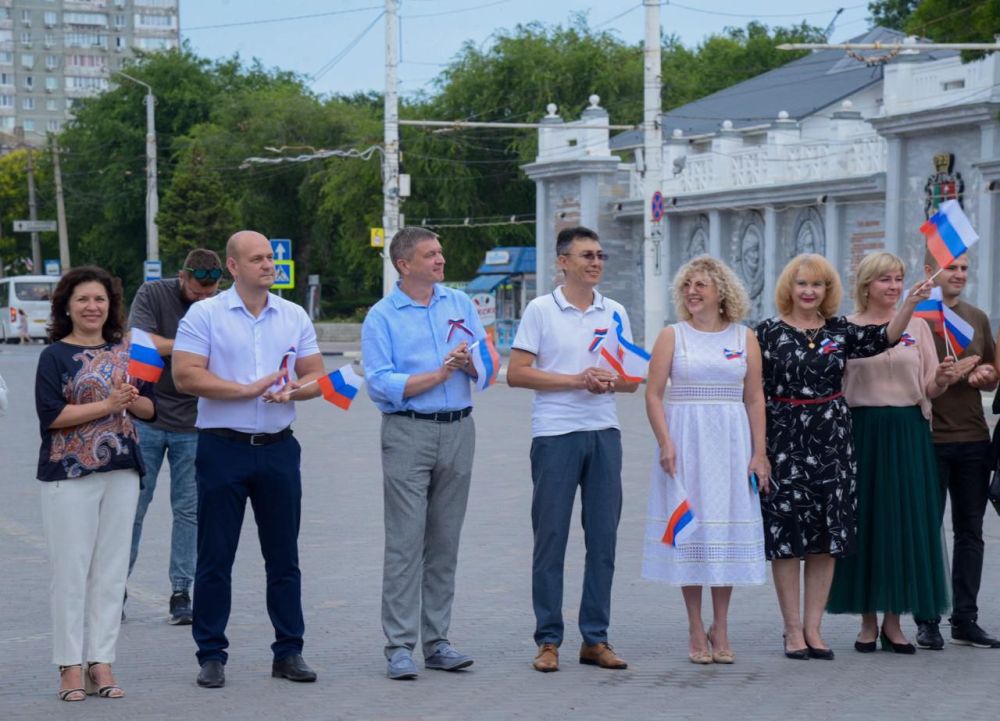 Эммилия Леонова: Славься, страна! Мы гордимся тобой! Эммилия Леонова: Славься, страна! Мы гордимся тобой!