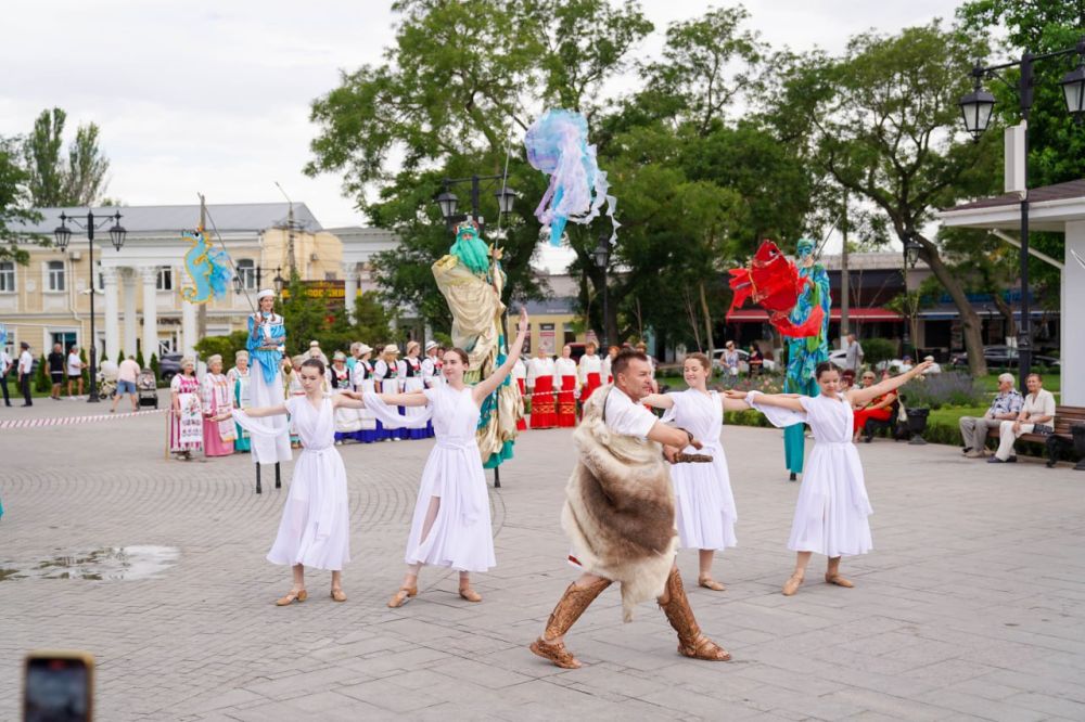 Евпатория отмечает День России Евпатория отмечает День России