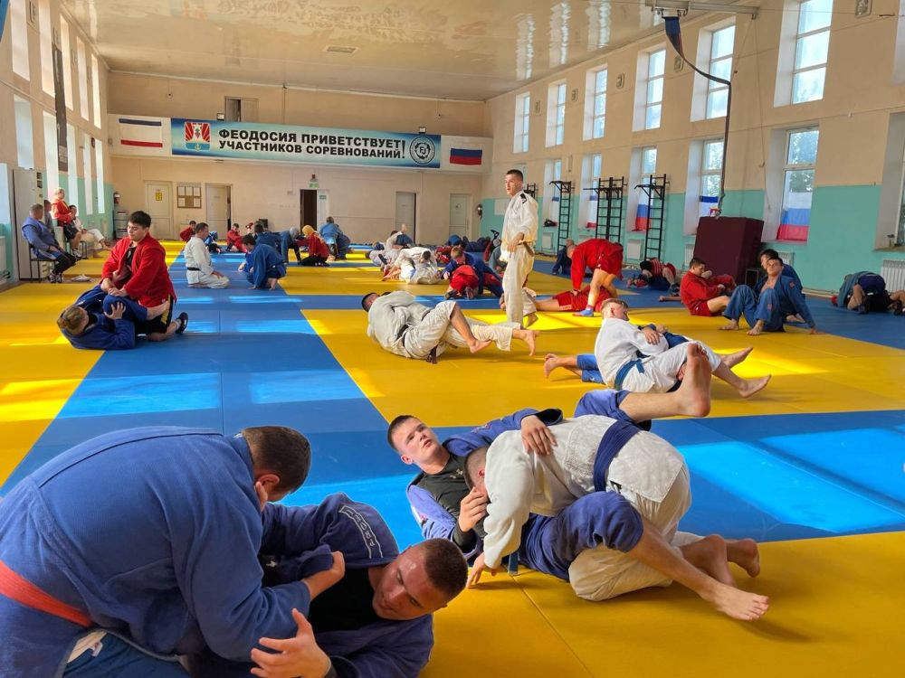 Более 90 спортсменов из регионов Крыма принимают участие в учебно-тренировочных сборах на базе ГБУ ДО РК СШ «Центр Единоборств «Крым-СПОРТ» в Феодосии Более 90 спортсменов из регионов Крыма принимают участие в учебно-тренировочных сборах на базе ГБУ ДО РК СШ «Центр Единоборств «Крым-СПОРТ» в Феодосии