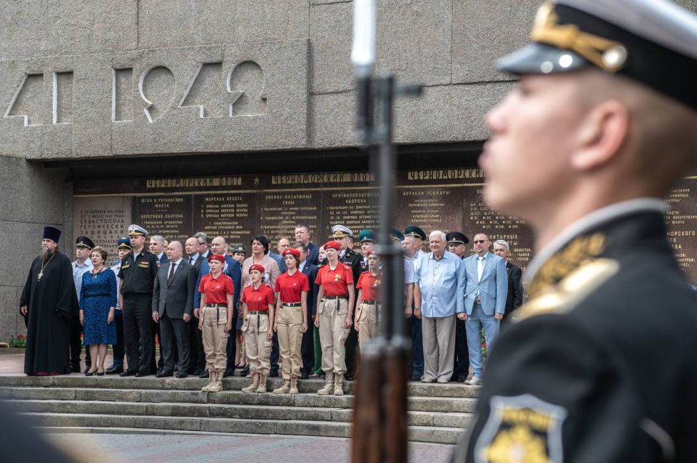 Михаил Развожаев: Севастополь сегодня празднует День России! Михаил Развожаев: Севастополь сегодня празднует День России!
