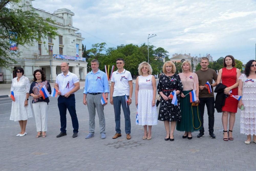 Эммилия Леонова: Славься, страна! Мы гордимся тобой! Эммилия Леонова: Славься, страна! Мы гордимся тобой!