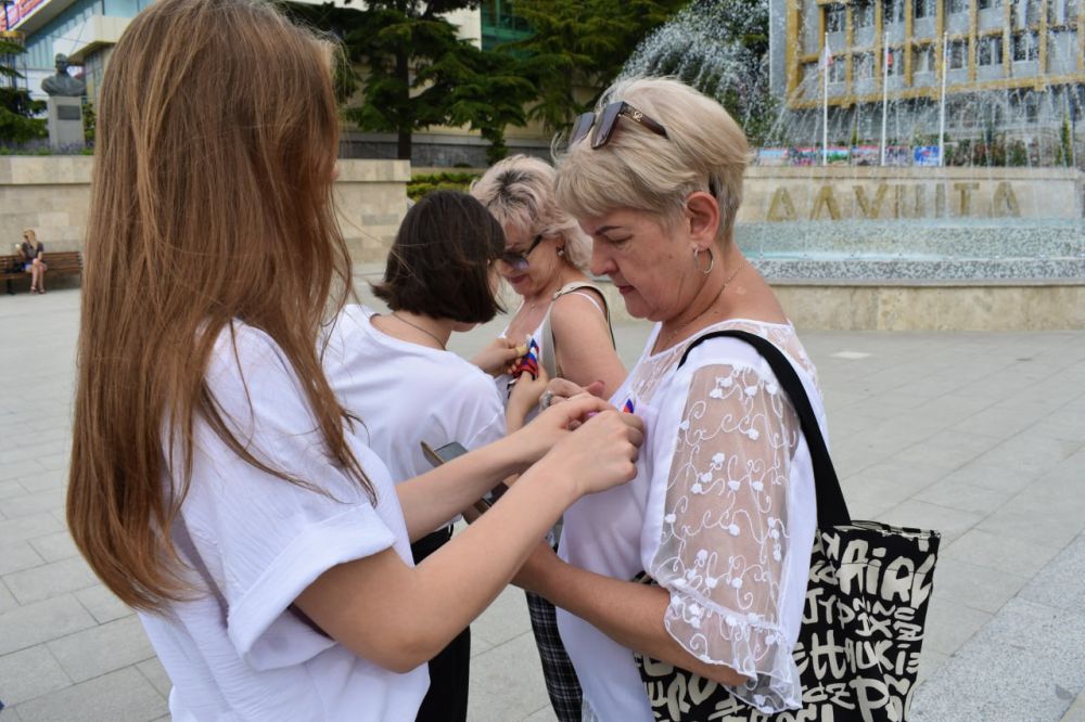 Галина Огнёва: Алушта присоединилась к Всероссийской акции «Российский триколор» Галина Огнёва: Алушта присоединилась к Всероссийской акции «Российский триколор»