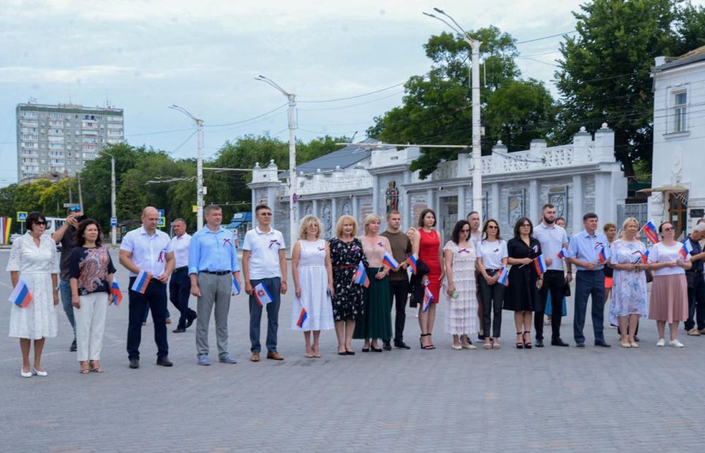 Эммилия Леонова: Славься, страна! Мы гордимся тобой! Эммилия Леонова: Славься, страна! Мы гордимся тобой!