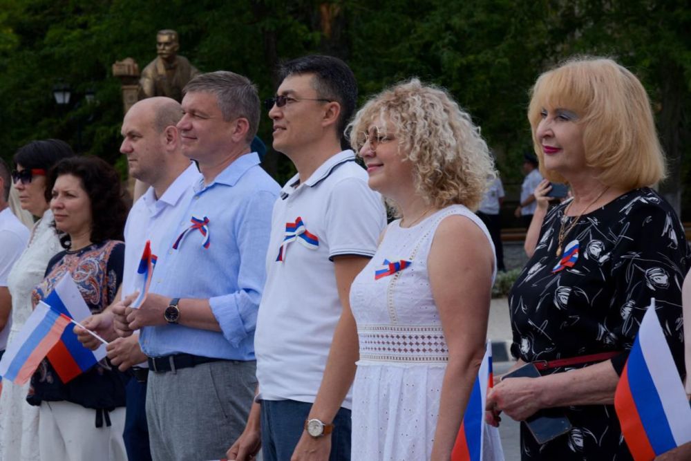 Эммилия Леонова: Славься, страна! Мы гордимся тобой! Эммилия Леонова: Славься, страна! Мы гордимся тобой!