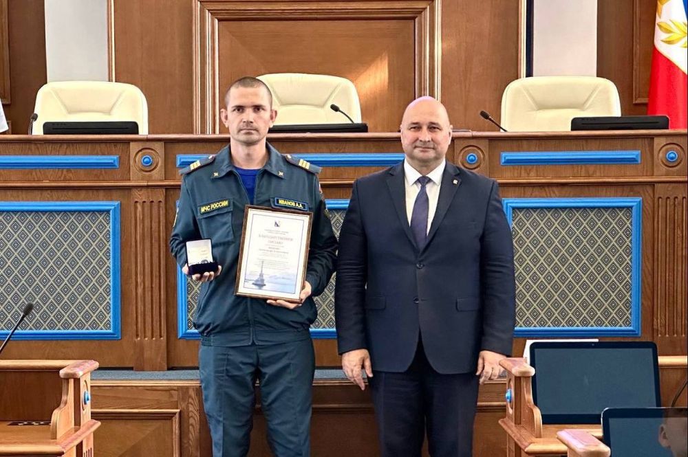 Владимир Немцев: Сегодня в Законодательном Собрании города Севастополя поздравил лучших сотрудников сфер культуры, науки и образования, а также силового блока нашего города Владимир Немцев: Сегодня в Законодательном Собрании города Севастополя поздравил лучших сотрудников сфер культуры, науки и образования, а также силового блока нашего города