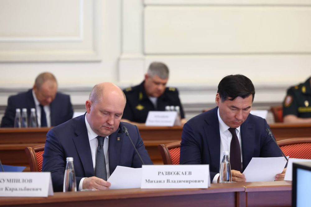 Михаил Развожаев: Сегодня участвовал в выездном совещании секретаря Совета Безопасности РФ Сергея Кужугетовича Шойгу Михаил Развожаев: Сегодня участвовал в выездном совещании секретаря Совета Безопасности РФ Сергея Кужугетовича Шойгу