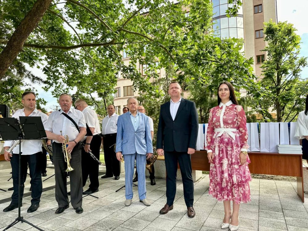 Михаил Афанасьев: Открыта обновленная Доска почета города Симферополя! Михаил Афанасьев: Открыта обновленная Доска почета города Симферополя!