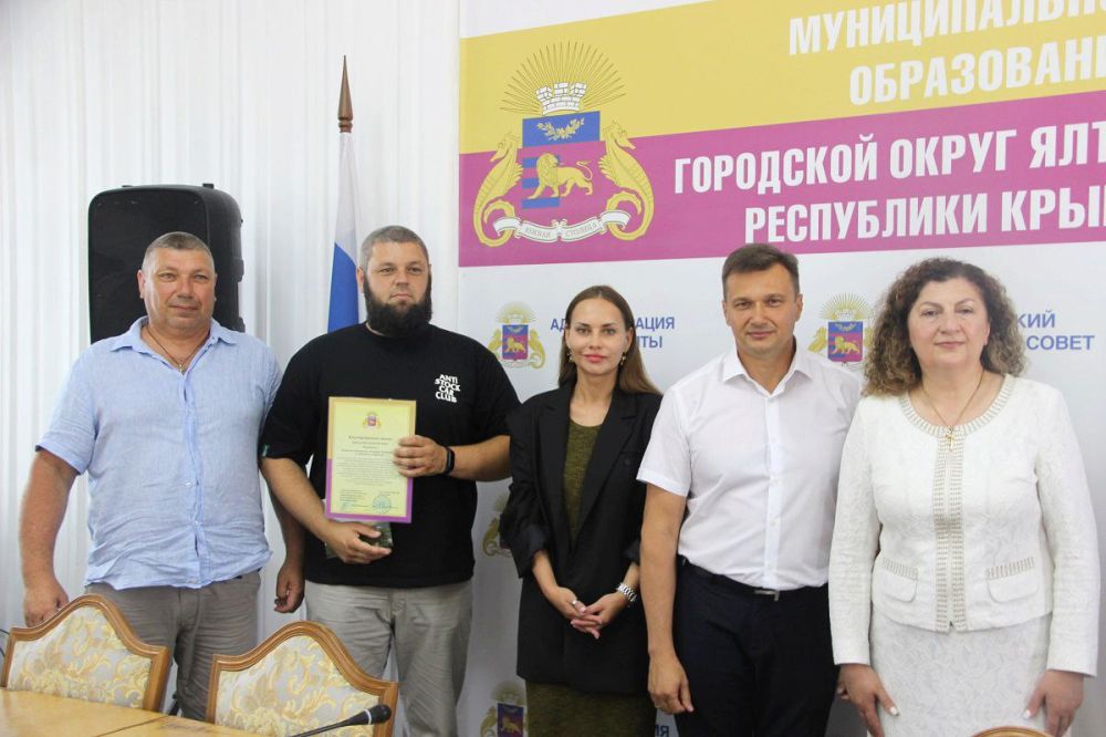 Константин Шимановский: Во Всемирный день донора крови чествовали ялтинские династии доноров, организаторов донорских акций и социальных партнёров донорского движения Константин Шимановский: Во Всемирный день донора крови чествовали ялтинские династии доноров, организаторов донорских акций и социальных партнёров донорского движения